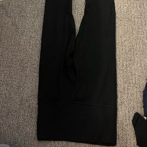 LULULEMON black ribbed leggings! Has been worn once